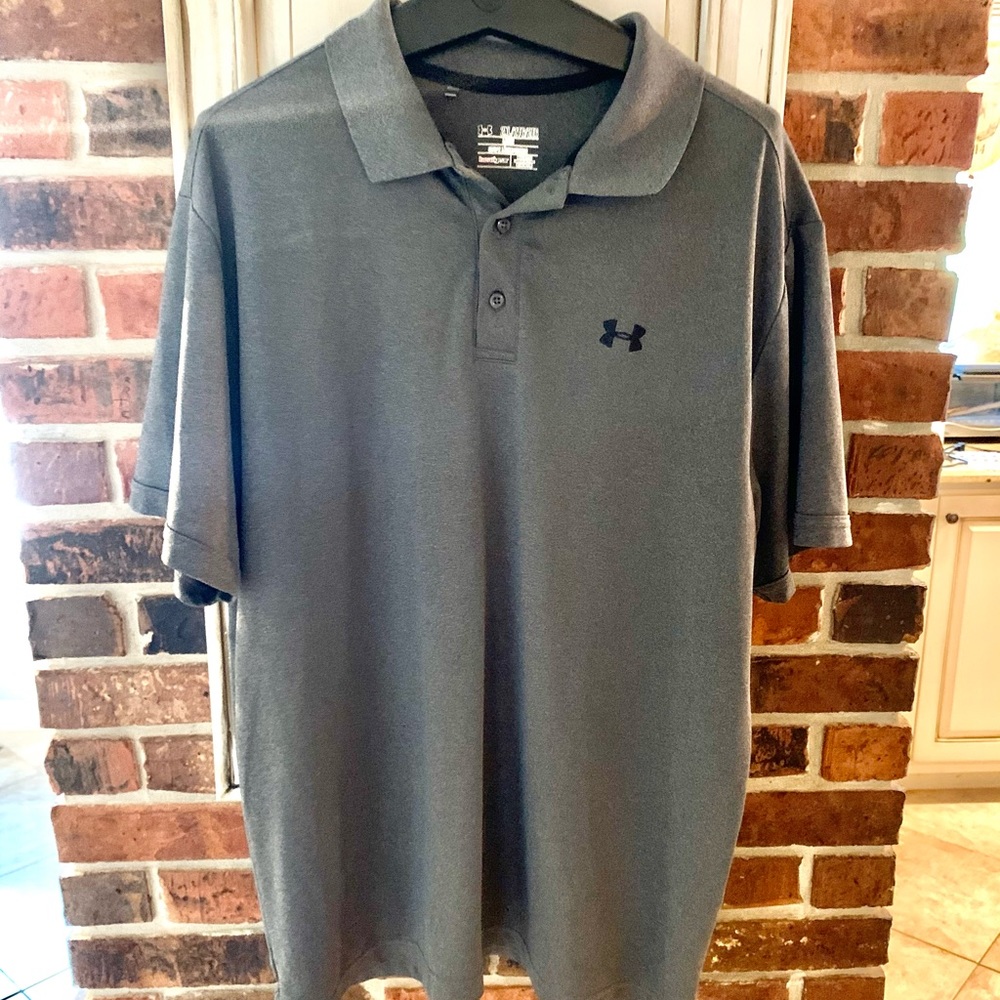 Mens 2XL loose-fit gray UnderArmour shirt like new